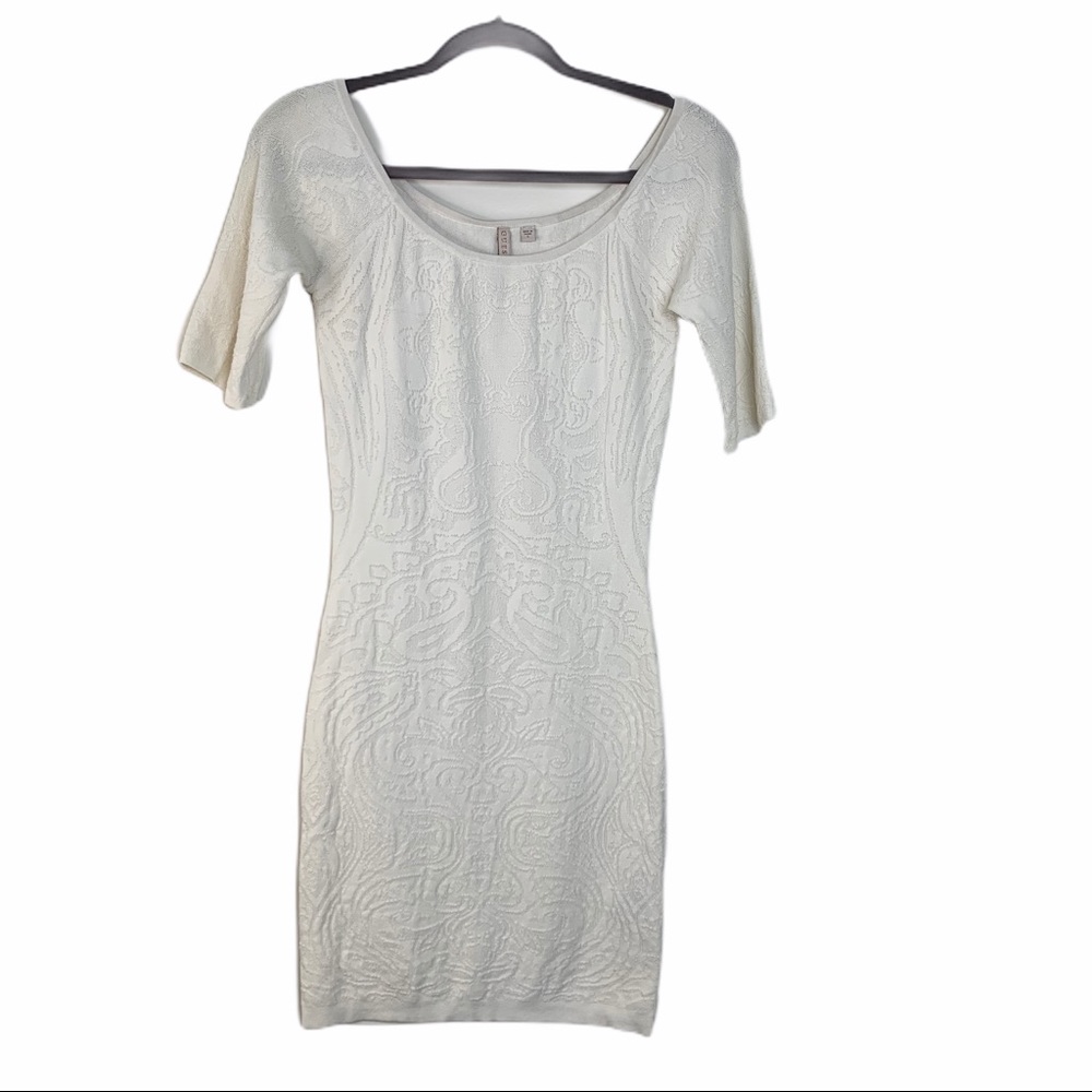 Guess Stretch 1/4 Sleeve Lace Dress